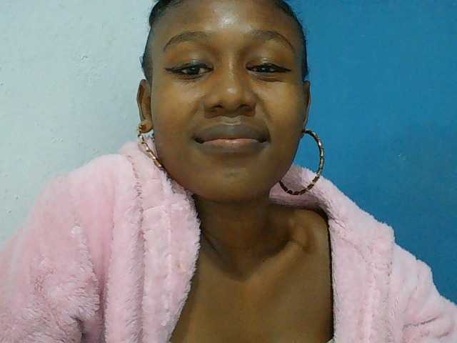 Zinah1 live cam on BongaCams