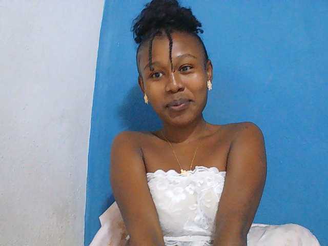 Zinah1 live cam on BongaCams