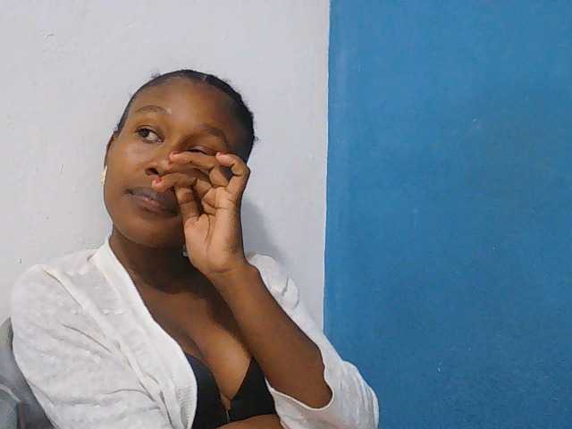 Zinah1 live cam on BongaCams