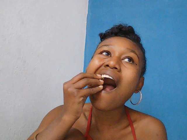 Zinah1 live webcam show