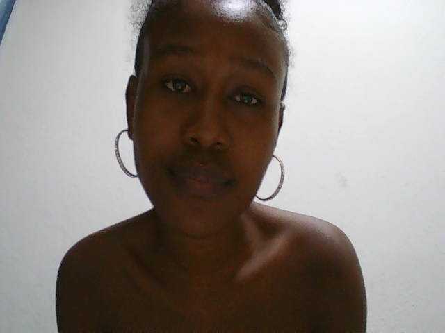 Zinah1 live cam on BongaCams