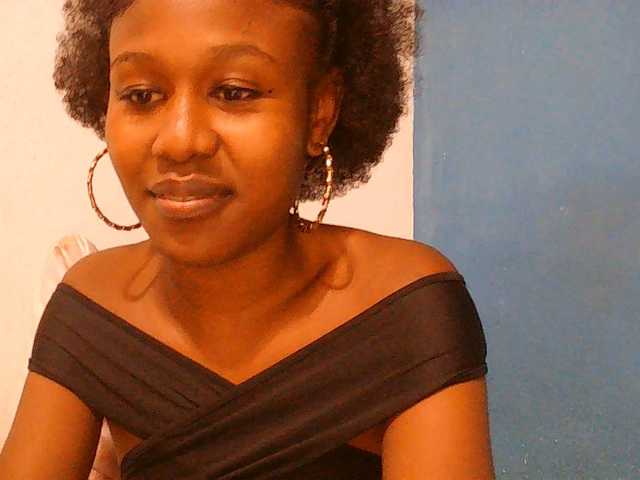 Zinah1 live cam on BongaCams