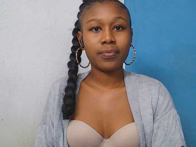 Zinah1 live webcam show