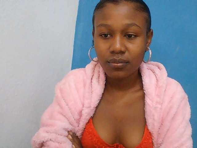 Zinah1 live cam on BongaCams