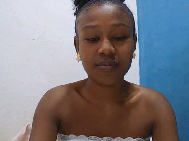 Zinah1 live webcam show