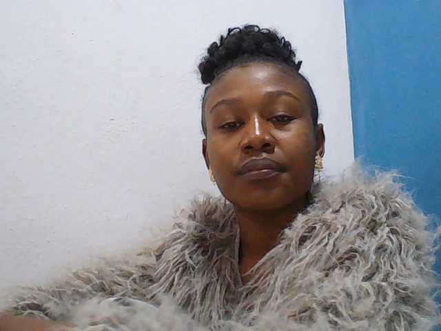Zinah1 live webcam show