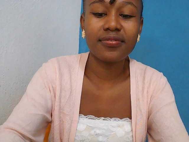 Zinah1 live cam on UnifiedCams