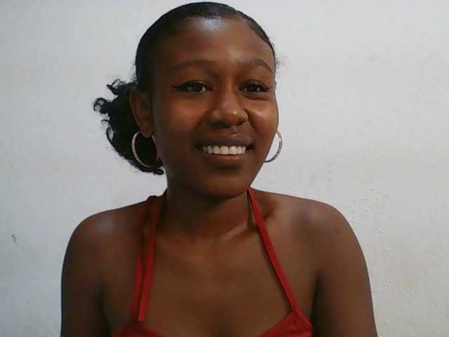 Zinah1 live cam on BongaCams