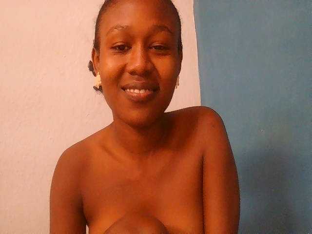 Zinah1 live cam on BongaCams