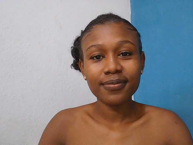 Zinah1 live cam on BongaCams