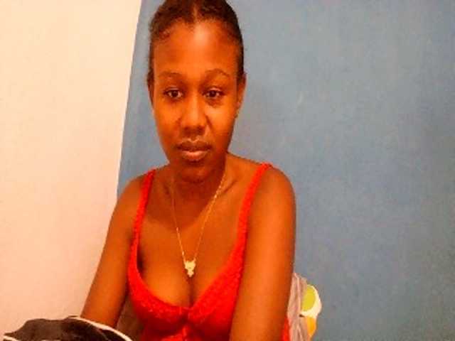 Zinah1 live cam on BongaCams