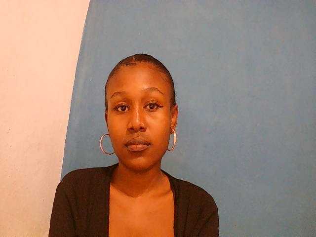 Zinah1 live cam on BongaCams