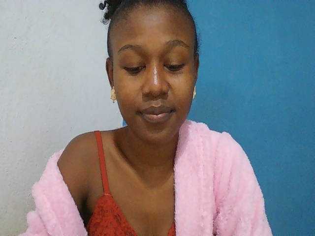 Zinah1 live webcam show