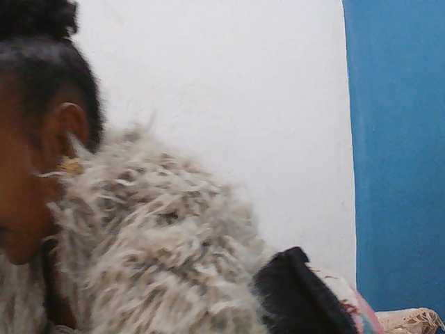 Zinah1 live cam on BongaCams