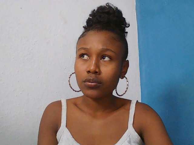 Zinah1 live cam