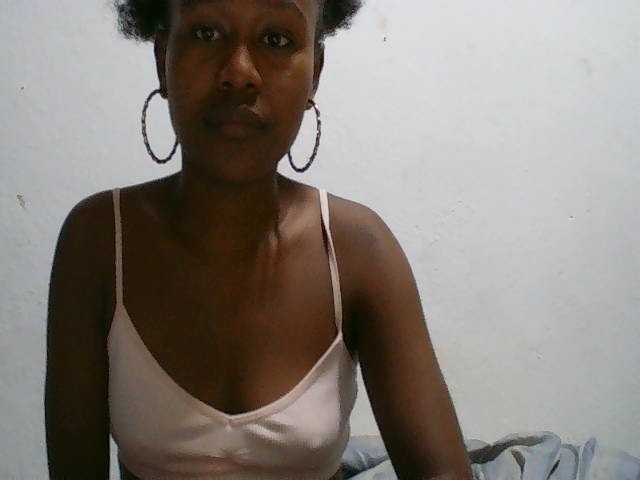 Zinah1 live cam on BongaCams