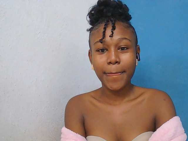 Zinah1 live webcam show
