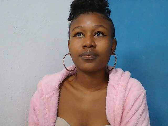 Zinah1 live cam on BongaCams