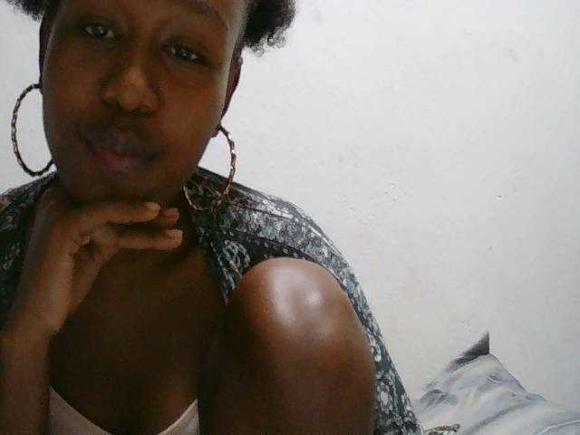 Zinah1 live cam on BongaCams