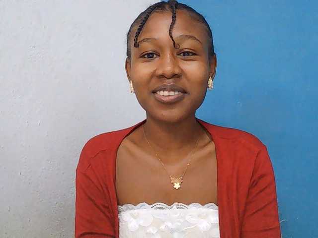 Zinah1 live cam on BongaCams