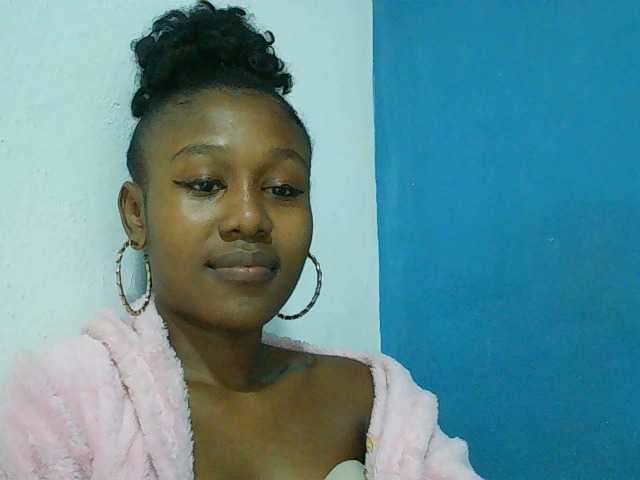 Zinah1 live cam on BongaCams