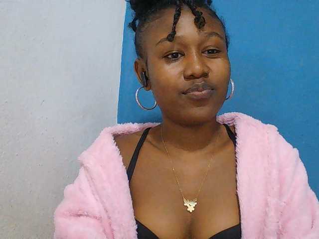 Zinah1 live webcam show
