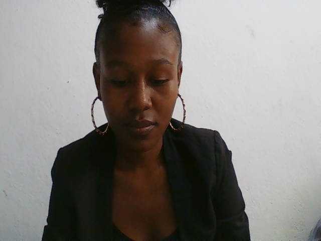 Zinah1 live cam on BongaCams