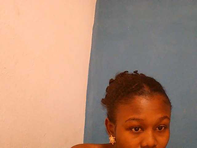 Zinah1 live cam on BongaCams