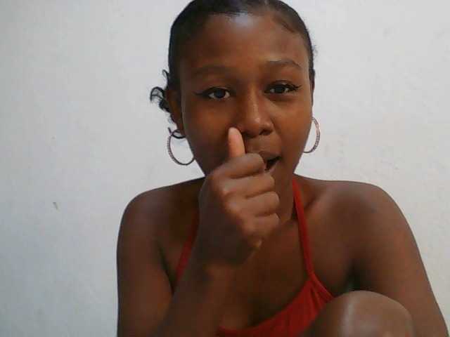 Zinah1 live cam on BongaCams