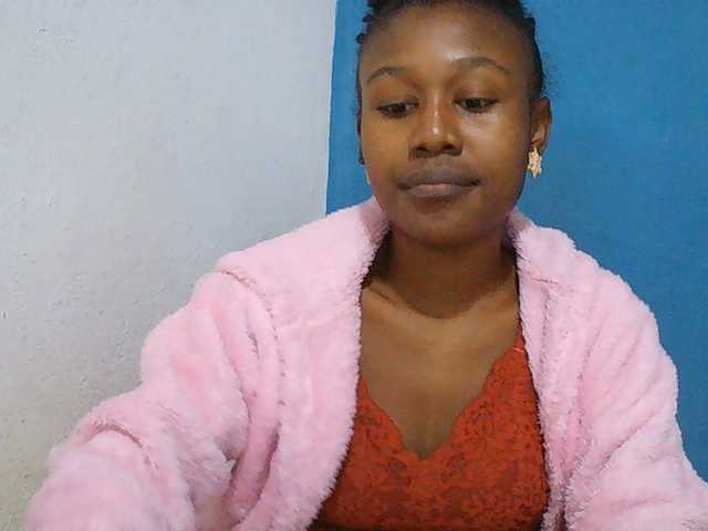 Zinah1 live webcam show