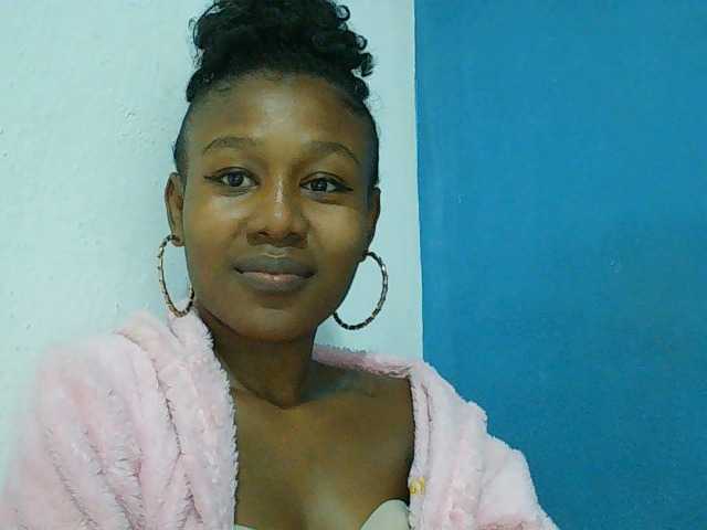 Zinah1 live cam on BongaCams