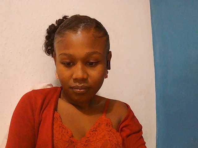 Zinah1 live cam on BongaCams