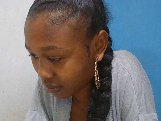 Zinah1 live webcam show