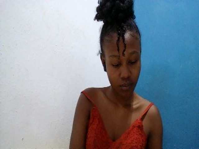 Zinah1 live webcam show