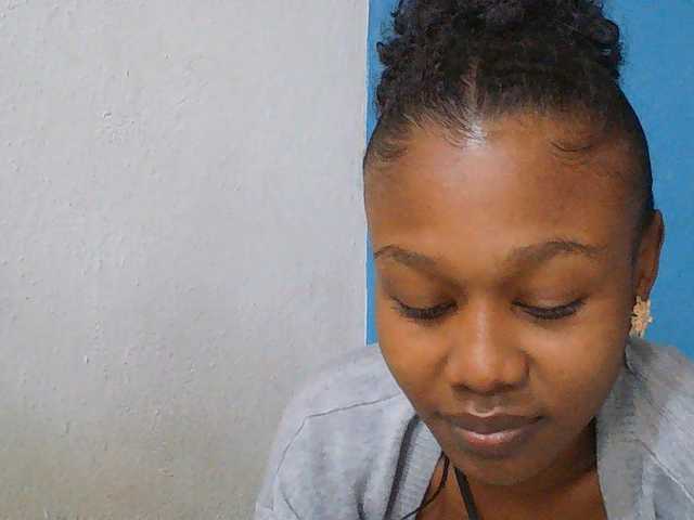 Zinah1 live webcam show