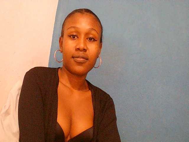 Zinah1 live cam on BongaCams