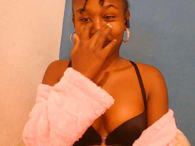 Zinah1 live webcam show
