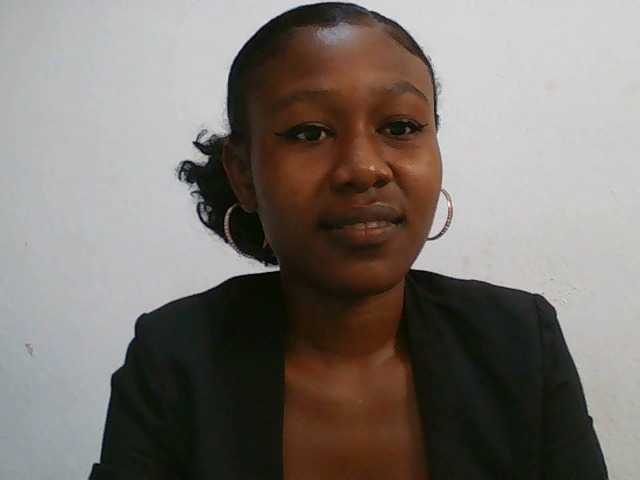 Zinah1 live cam on BongaCams