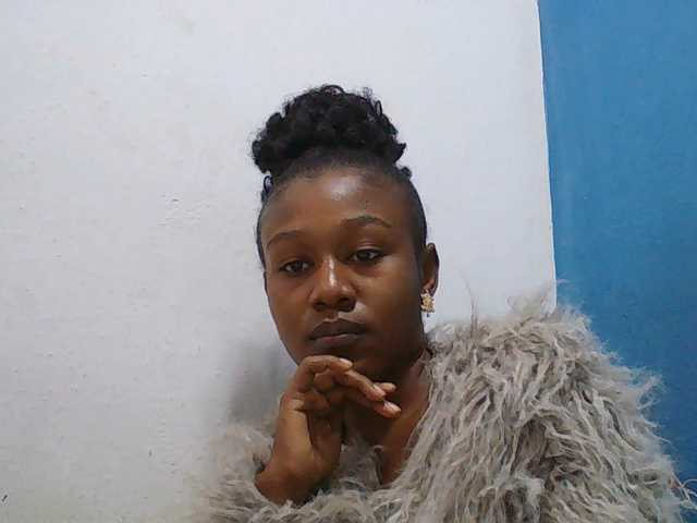 Zinah1 live cam on BongaCams
