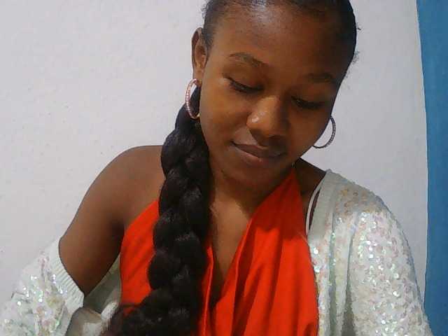 Zinah1 live cam on BongaCams