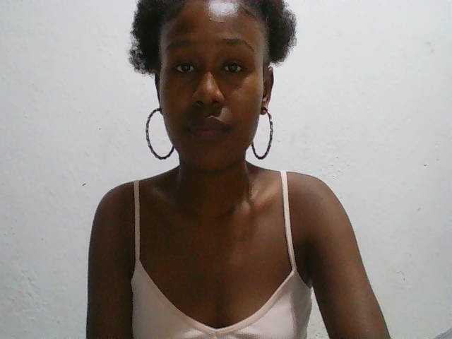 Zinah1 live cam on BongaCams