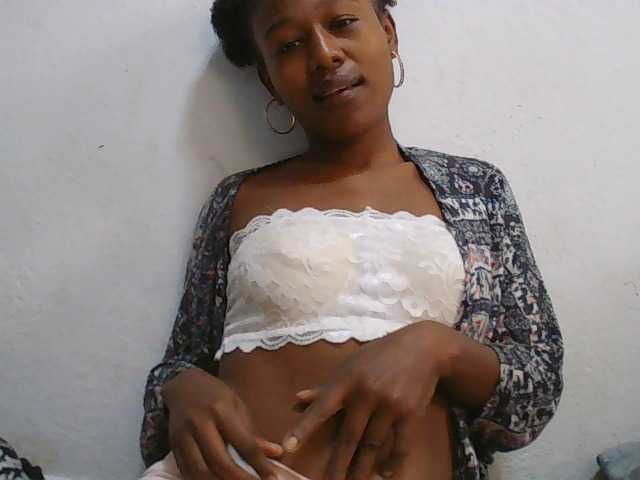 Zinah1 live cam on BongaCams