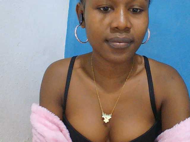 Zinah1 live webcam show