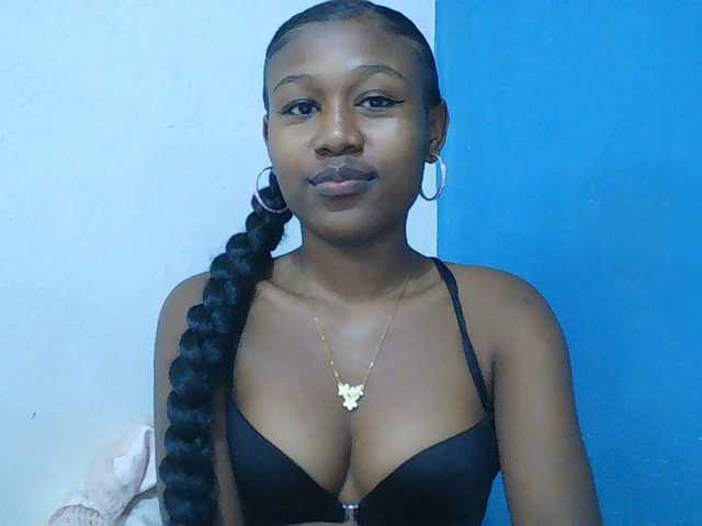 Zinah1 live cam on BongaCams