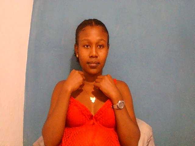 Zinah1 live cam on BongaCams