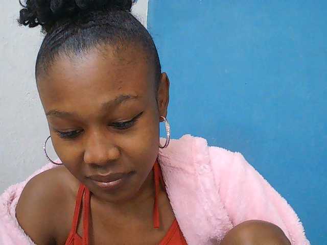 Zinah1 live cam on BongaCams