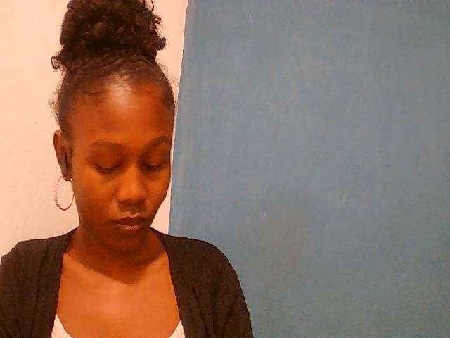 Zinah1 live cam on BongaCams
