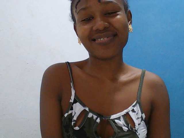 Zinah1 live webcam show