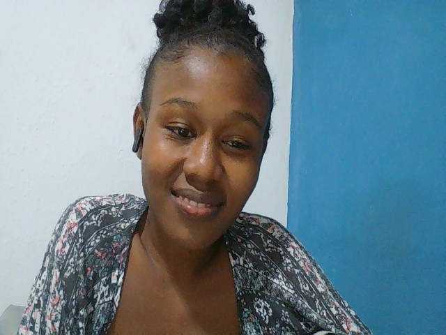 Zinah1 live cam on BongaCams
