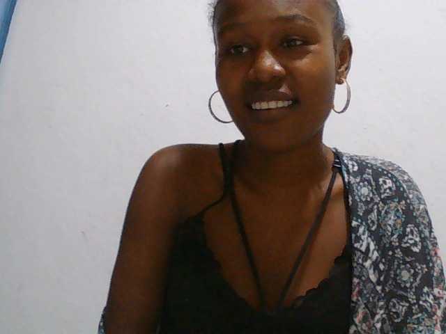Zinah1 live cam on BongaCams